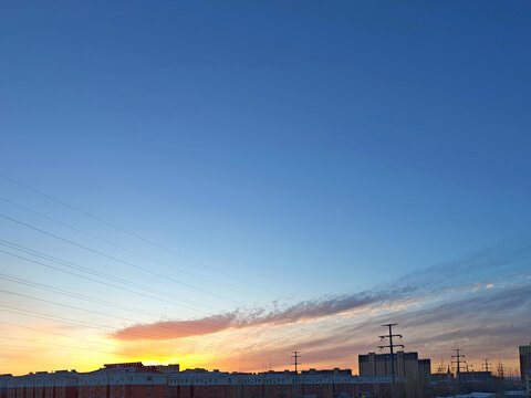 小县城的朝霞和蓝天