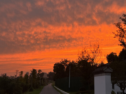 火烧云道路