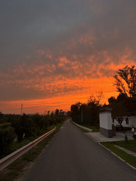 晚霞道路