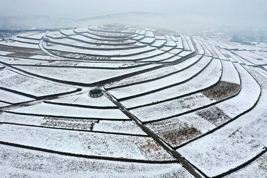 山乡梯田雪景