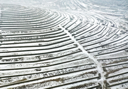 山乡梯田雪景