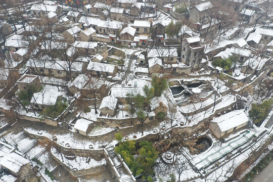 山东枣庄兴隆庄石板房古村落雪景