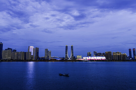 杭州钱江世纪城滨江高楼夜景