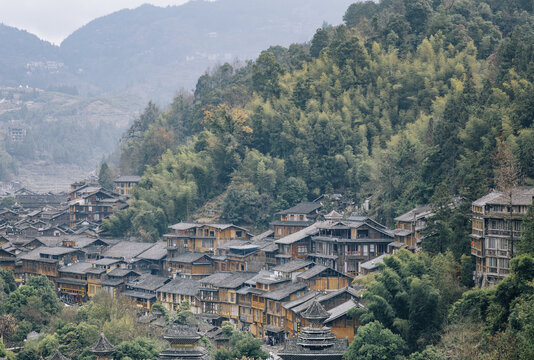 贵州肇兴侗寨依山而建的木屋
