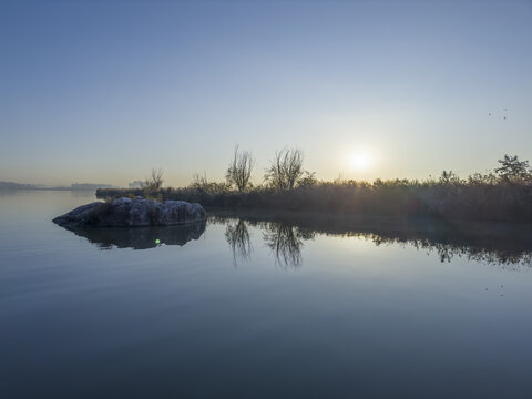 清晨的滇池