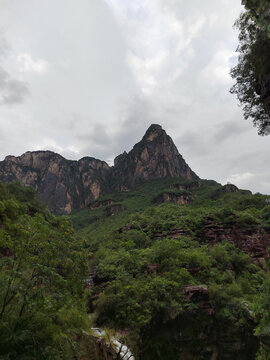 云彩天空山峰