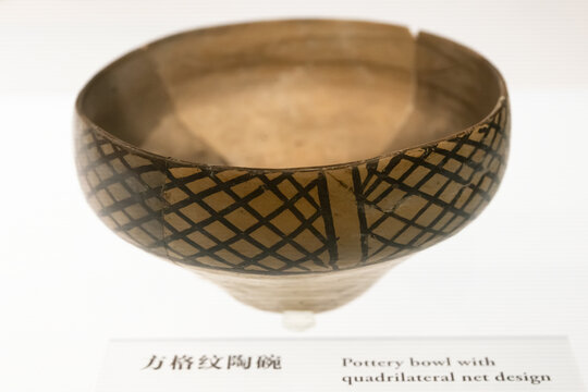 方格纹陶碗