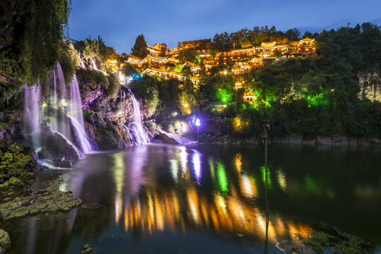 芙蓉镇瀑布夜景