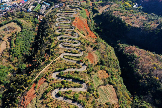 山路弯弯