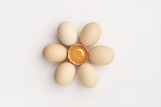 鸡蛋摆放成花的形状