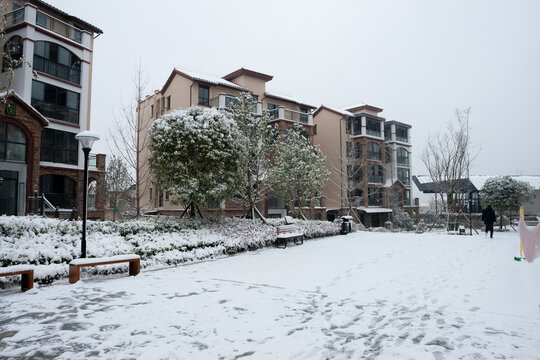 重庆巫山摩天岭小区积雪