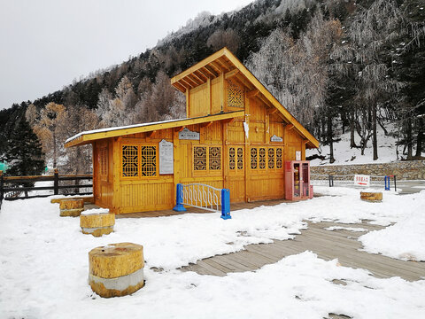 雪地小木屋