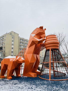 西安小寨公园蜂蜜熊雕塑