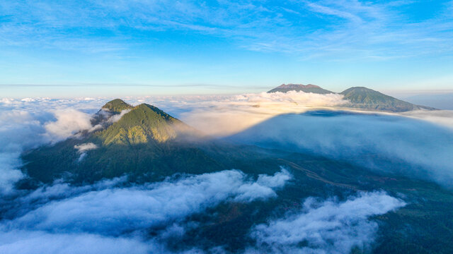 印尼伊真火山和云海