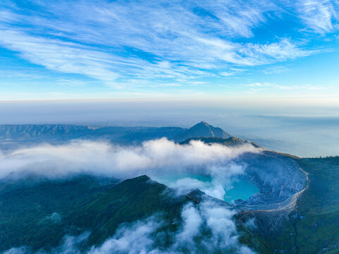 印尼伊真火山和云海