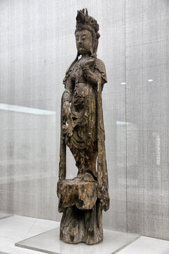 木雕彩绘菩萨像
