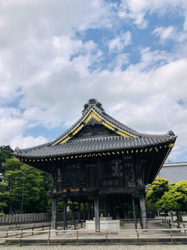 日本成田山新胜寺内的神社