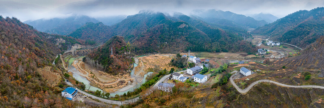 官山吕家河那条弯弯的河