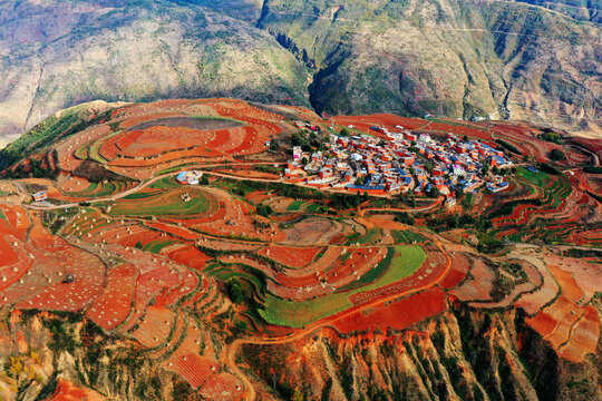 东川红土地风光