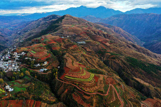 东川红土地风光