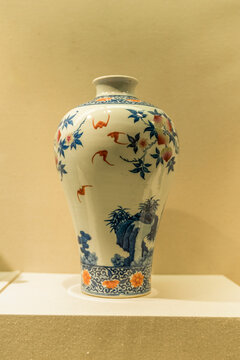 杭州博物院青花粉彩福寿纹瓷梅瓶