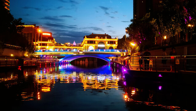 北京之旅夜游亮马河