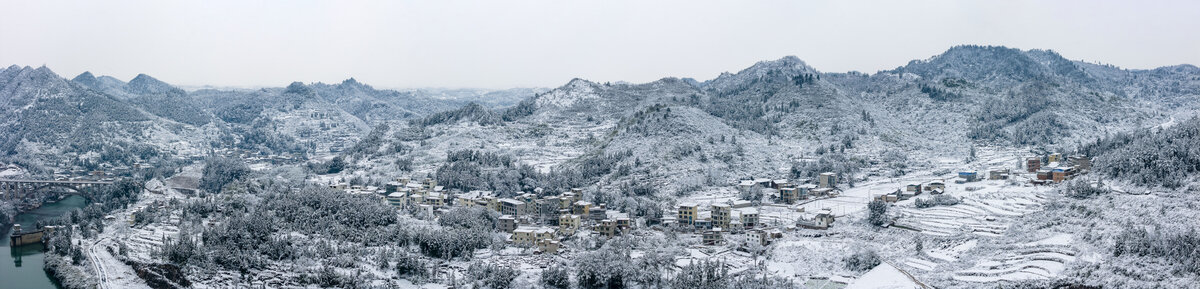 贵州黔东南大峡谷冬季雪景风光