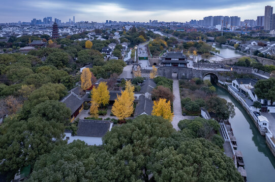 航拍苏州盘门景区秋天