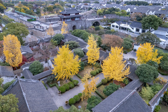 航拍苏州盘门景区秋天