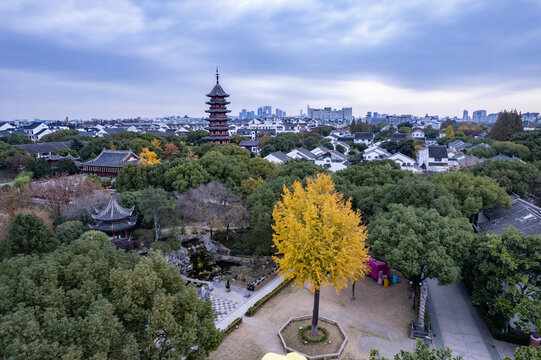 航拍苏州盘门景区秋天