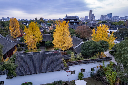 航拍苏州盘门景区秋天