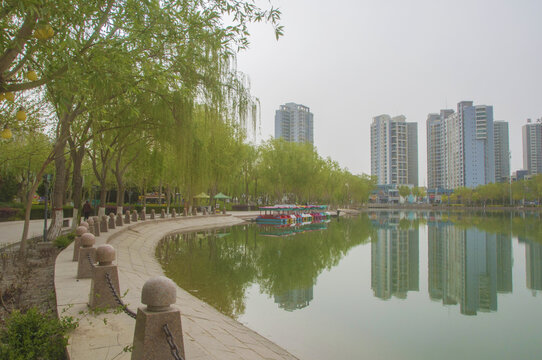 库尔勒天鹅河景区风景