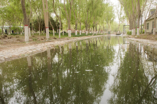 库尔勒天鹅河水景