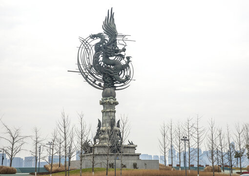钱江龙雕像