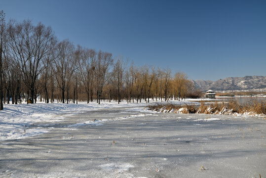 河北省石家庄市龙泉湖公园雪景