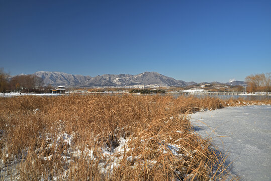 河北省石家庄市龙泉湖公园雪景