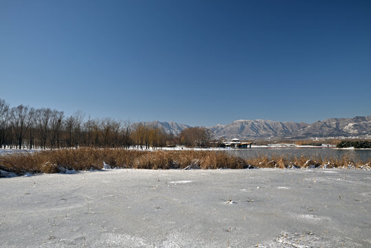 河北省石家庄市龙泉湖公园雪景