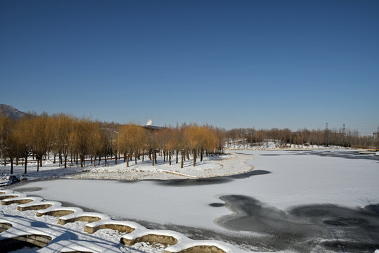 河北省石家庄市龙泉湖公园雪景