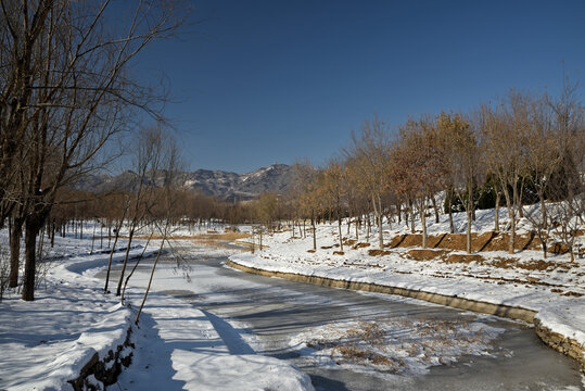 河北省石家庄市龙泉湖公园雪景