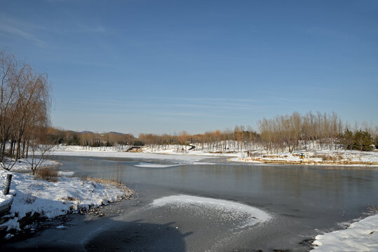 河北省石家庄市龙泉湖公园雪景