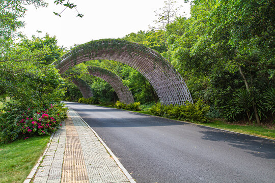 青秀山公园铁拱桥