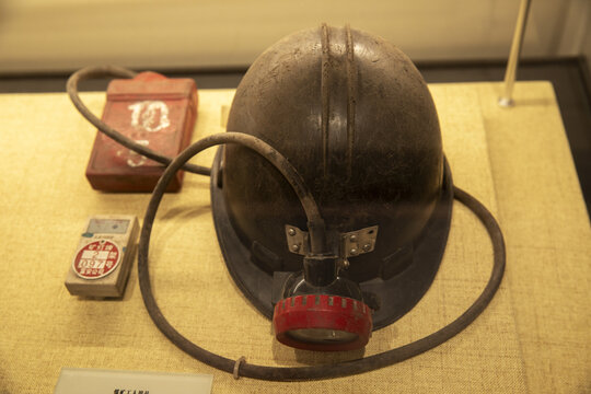 煤矿工头盔
