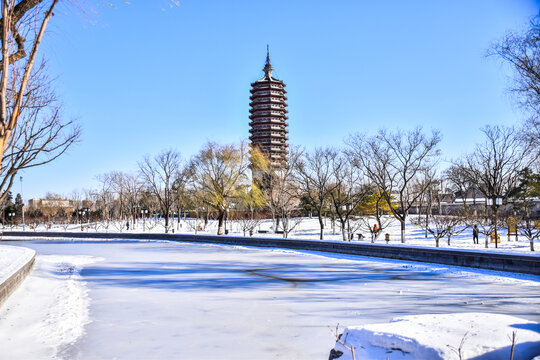 雪后燃灯塔