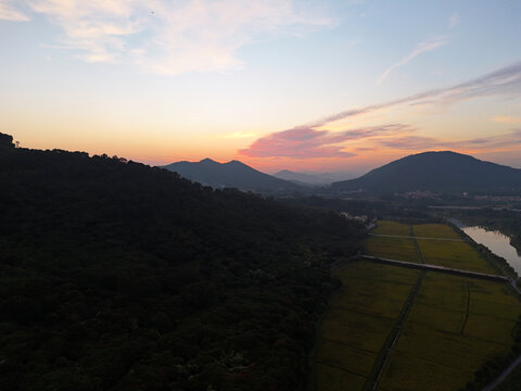 山区黄昏