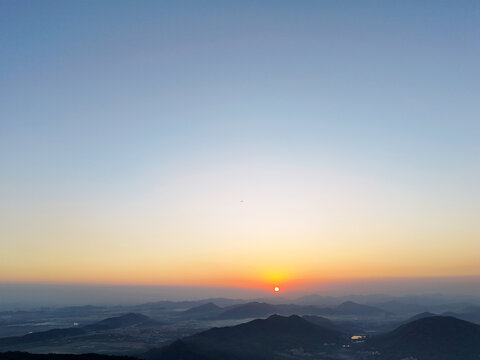 山区日落