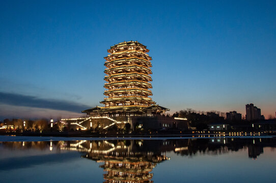 淄博齐盛湖公园海岱楼夜景