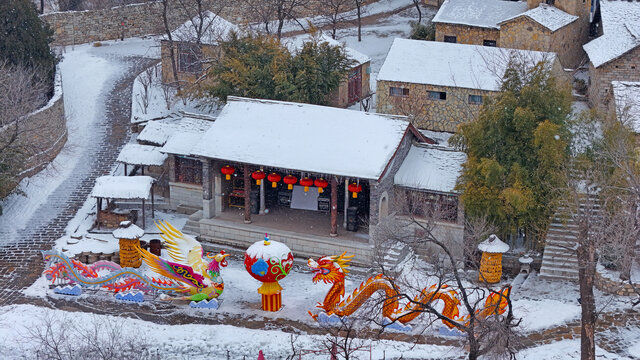 山亭石板房雪景