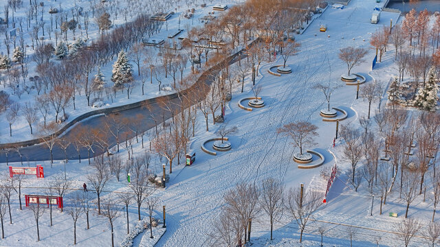 航拍翼云广场雪景