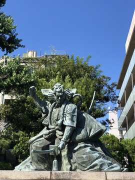 东京浅草寺内的市川团十郎雕像