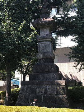 东京浅草寺内的日式佛塔